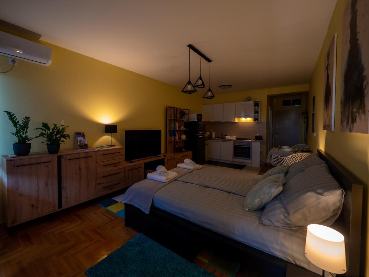 Green Apple Apartment Subotica Exterior photo